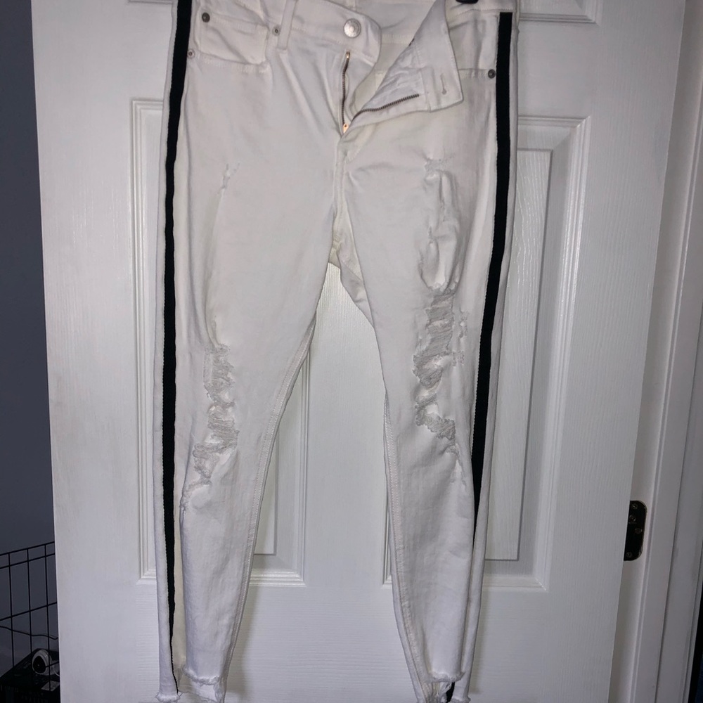 White distressed jeans